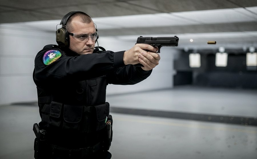 Curs arme și muniții